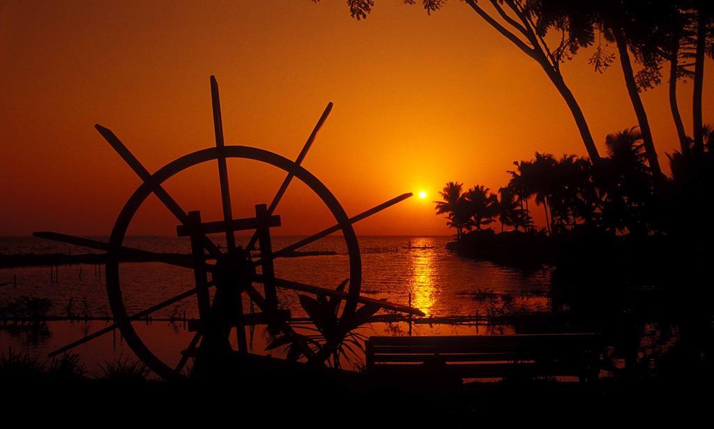 Kumarakom Lake Resort Exteriör bild